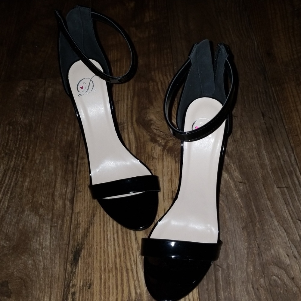High heel sandal